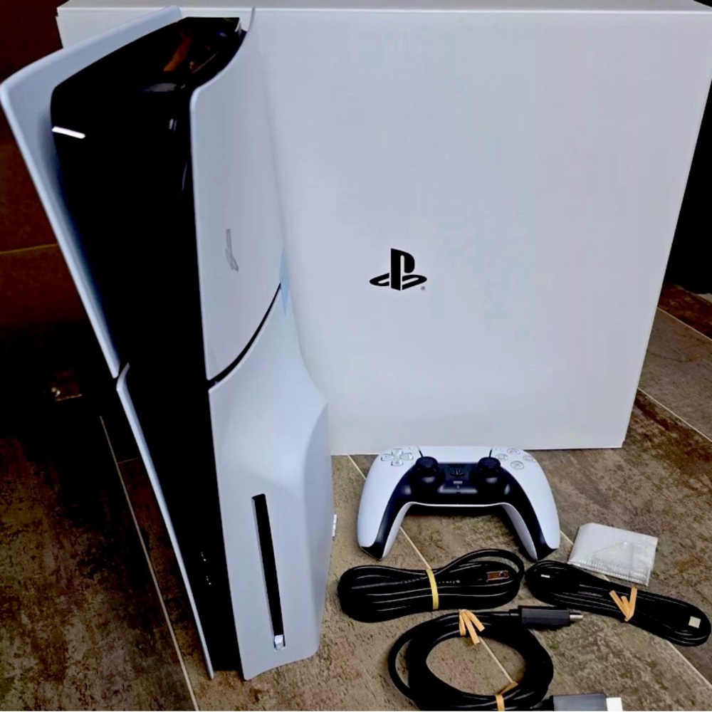 we’reI am sellinggyps5 controlersl a knd lcords